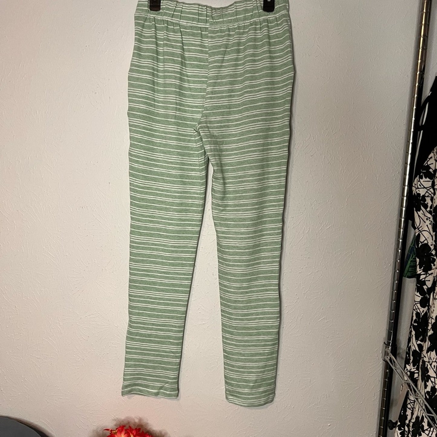 Roudelain Butter Knit Hood
Top & Slim Pants Pajama Set Green Stripe