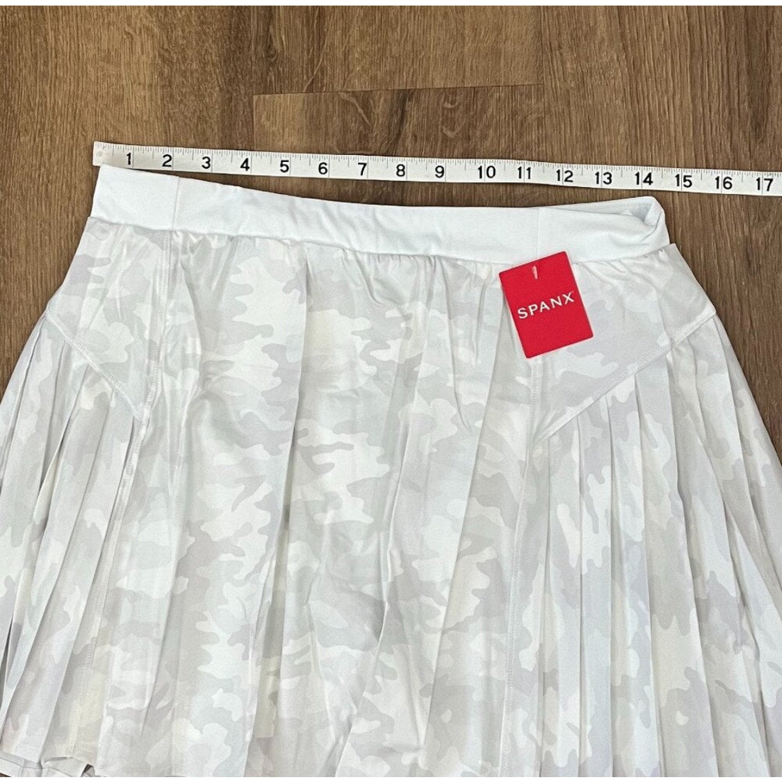 NEW Spanx Get Moving Pleated Skort, 14" White Camo Sz L