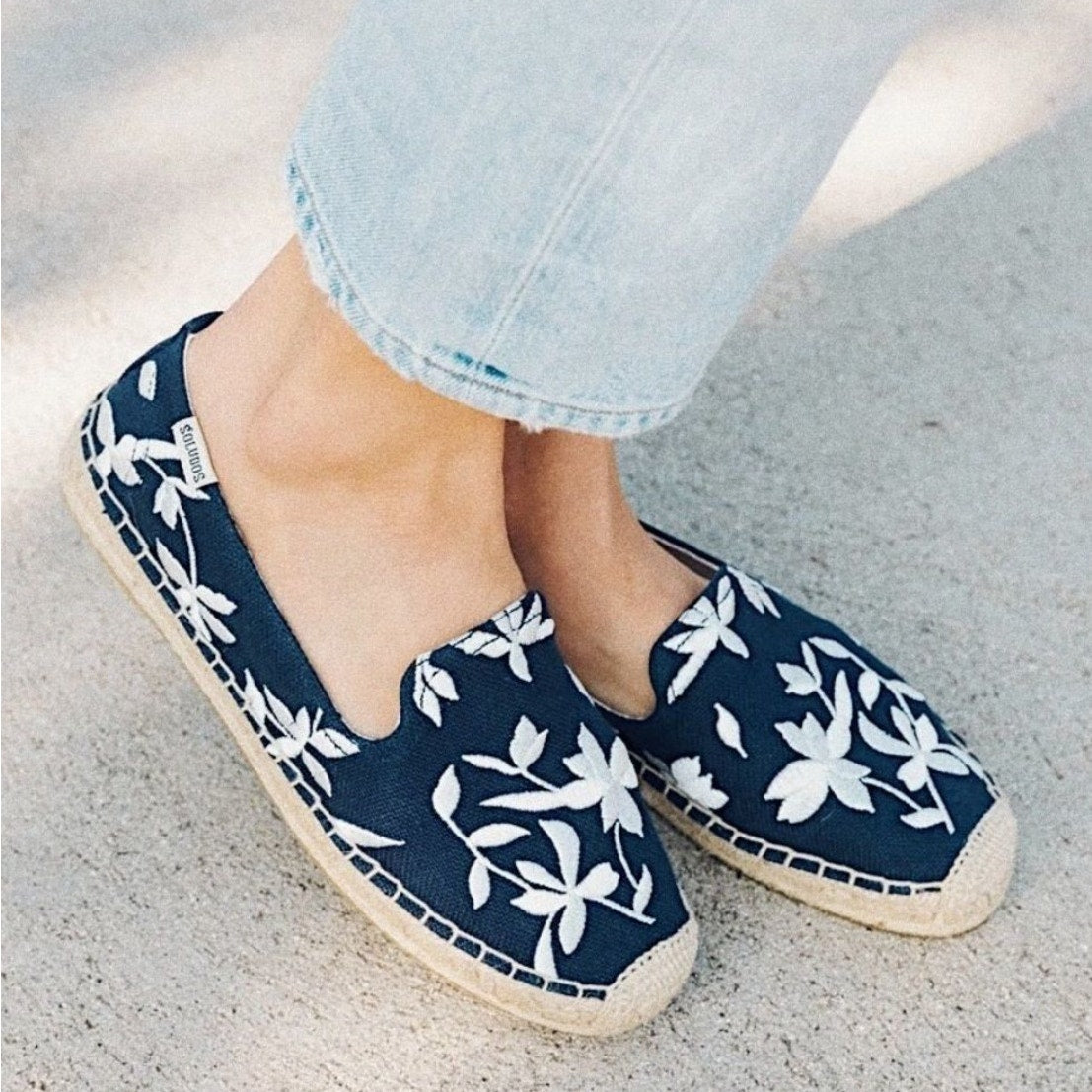 Soludos Shiloh Floral Embroidery
Espadrille Flats Navy White Women's 5