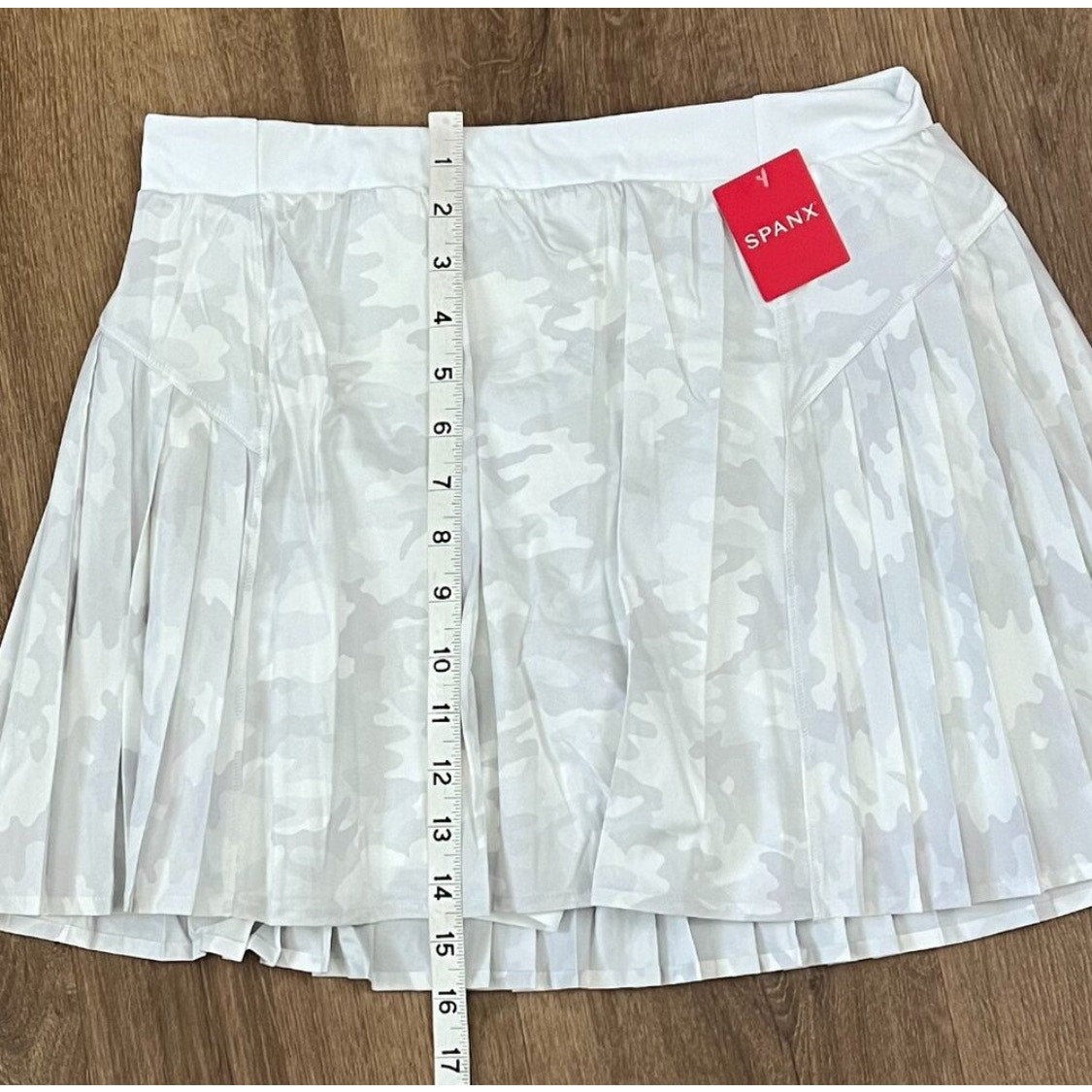 NEW Spanx Get Moving Pleated Skort, 14" White Camo Sz L