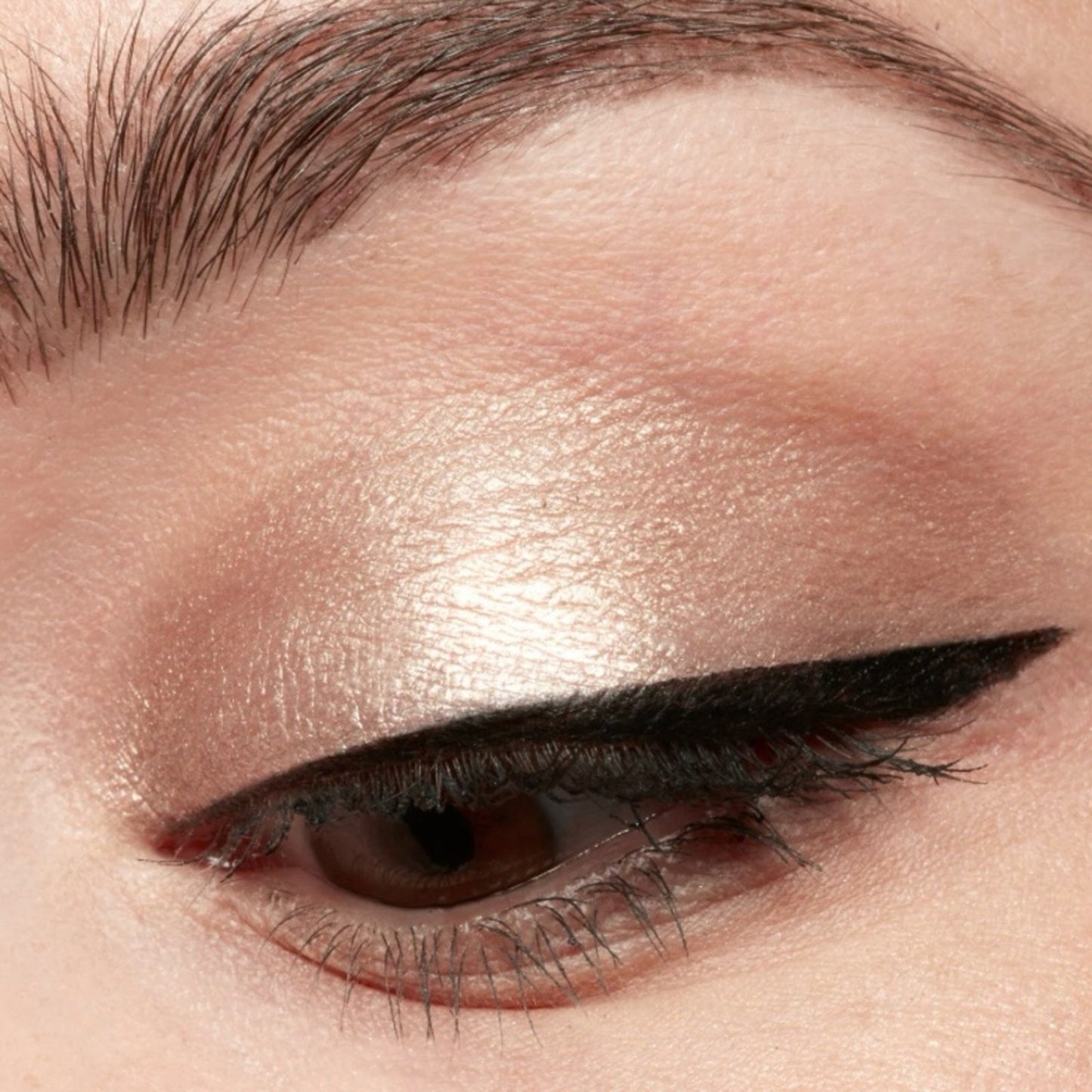 Stila Shimmer & Glow Liquid Eye
Shadow Color is Grace