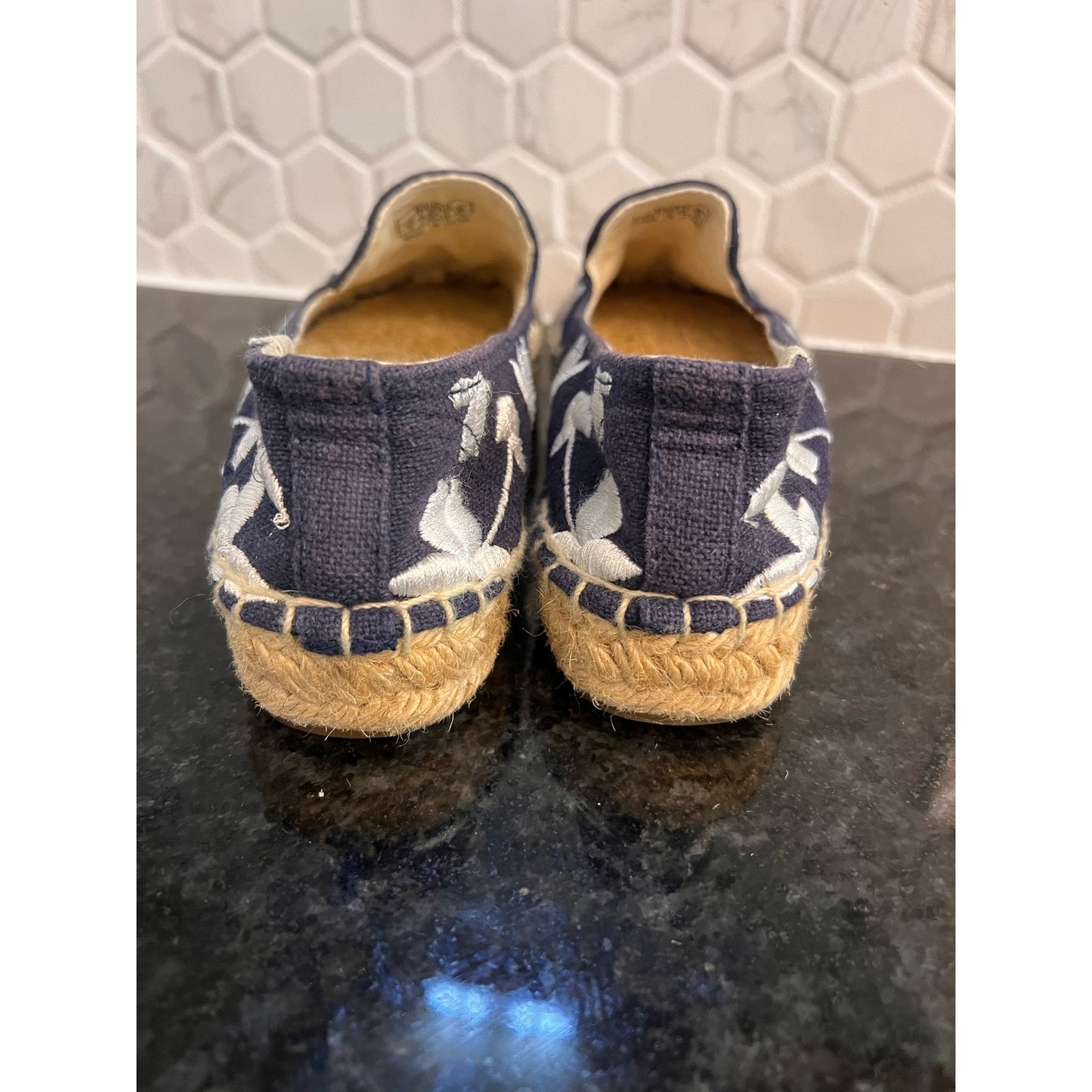 Soludos Shiloh Floral Embroidery
Espadrille Flats Navy White Women's 5